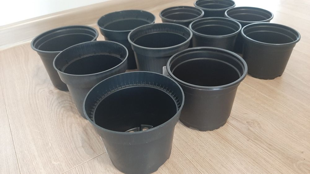 11x doniczka plastikowa czarna