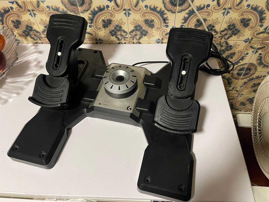 Logitech Saitek Rudder Pedals para Flight Sims Vila Franca de Xira • OLX.pt