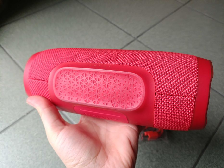 портативная Bluetooth-колонка JBL Charge 3 красного цвета ОРИГИНАЛ