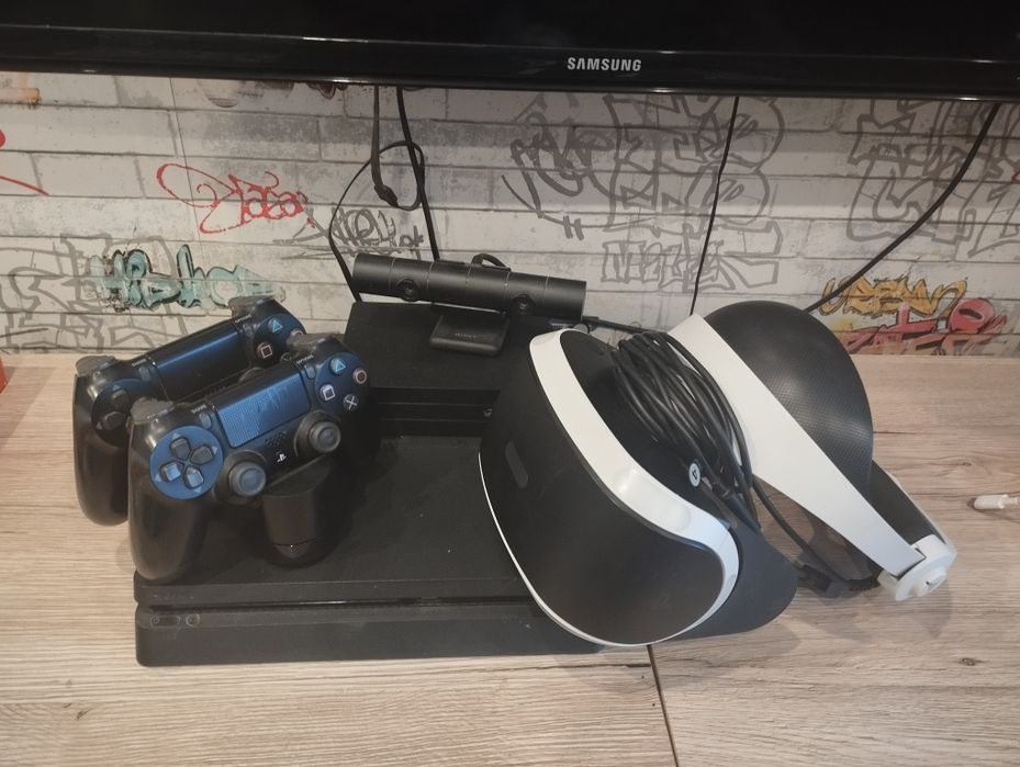 Playstation 4 plus gogle VR