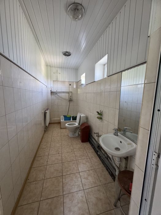 Комерційне приміщення, 585 м.кв, з ділянкою 0.14 га.