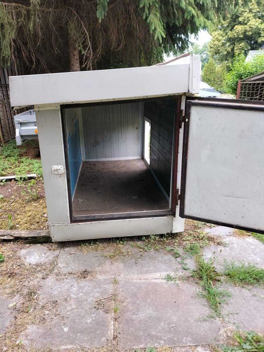 Buda dla psa z płyty obornickiej