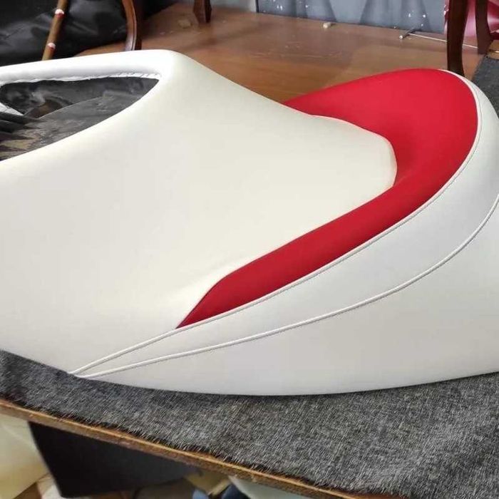 Tapicerstwo samochodowe i motocyklowe. Zakład tapicerski, tapicer.