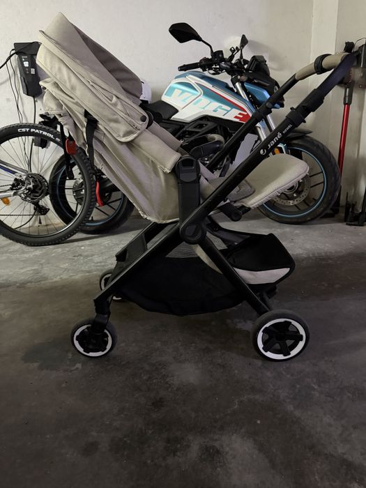 Carrinho de bebé 3 em 1 em bom  estado