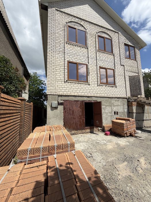 В продажу 2х поверховий будинок в Матвіївці , 250 кв м