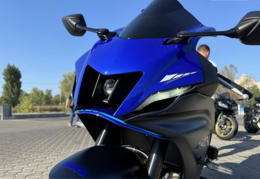Продаю Yamaha R7 2023