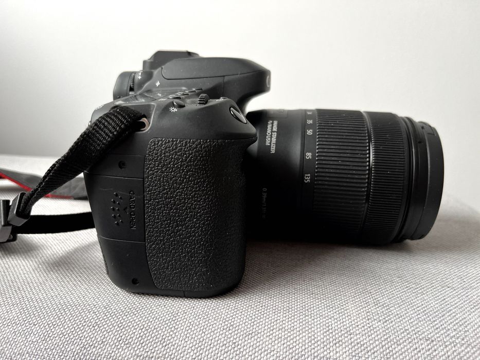 Lustrzanka Canon 80D + obiektyw EF-S 18-135 USM zestaw jak nowy zestaw