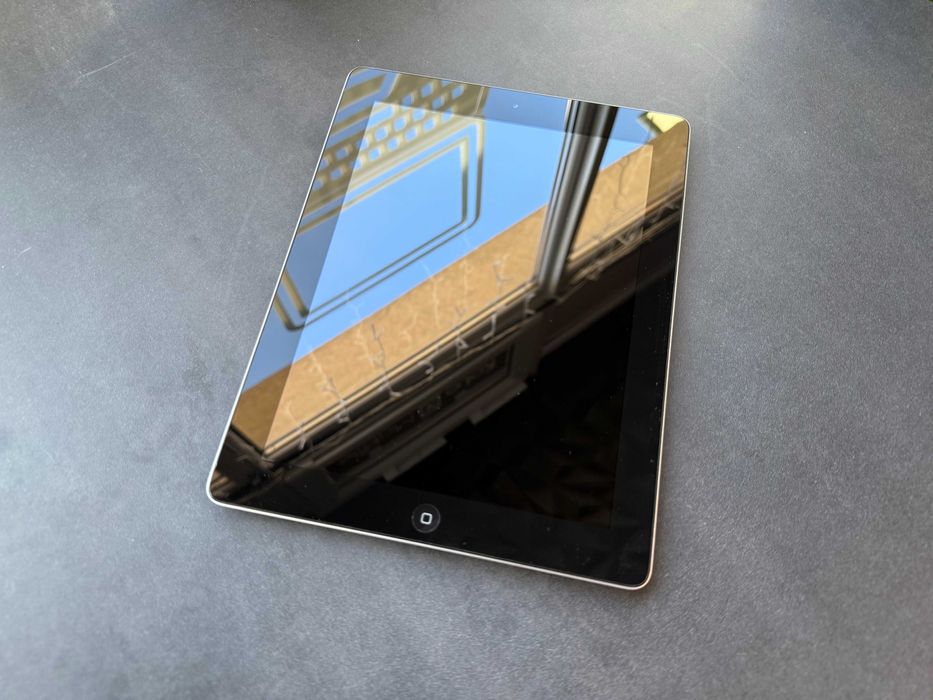 Tablet Apple iPad 2 gen. 16 GB WIFI bat- 90% + GW 3 msc