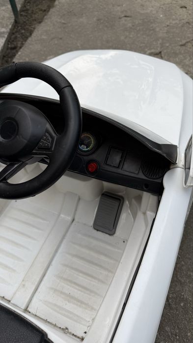 Дитячий елетромобіль