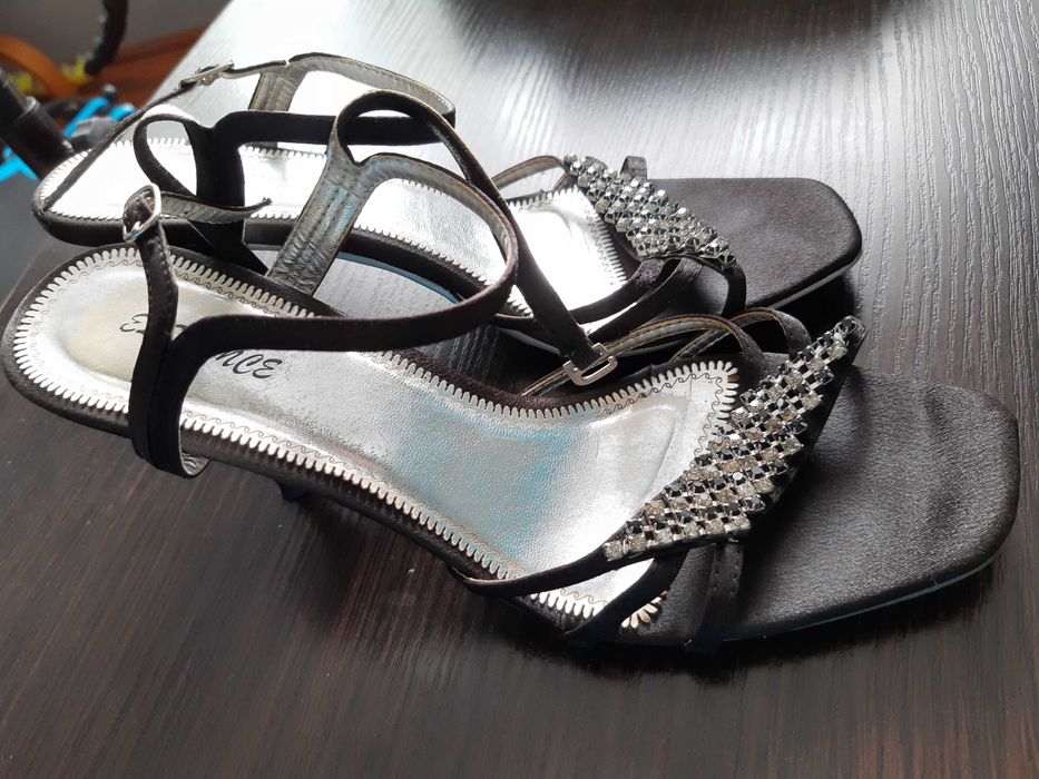 Sandałki, niska szpilka, rozmiar 39