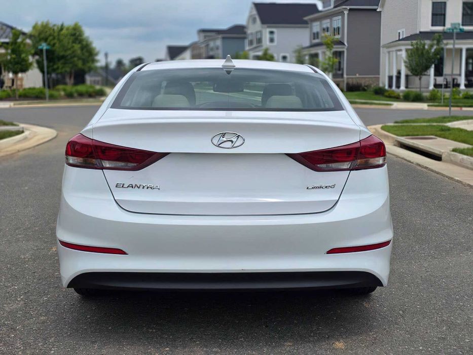 Hyundai Elantra Limited      2018