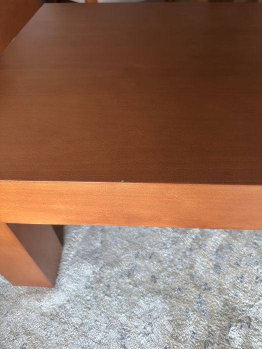 Mesa em madeira de cerejeira – Elegante e resistente