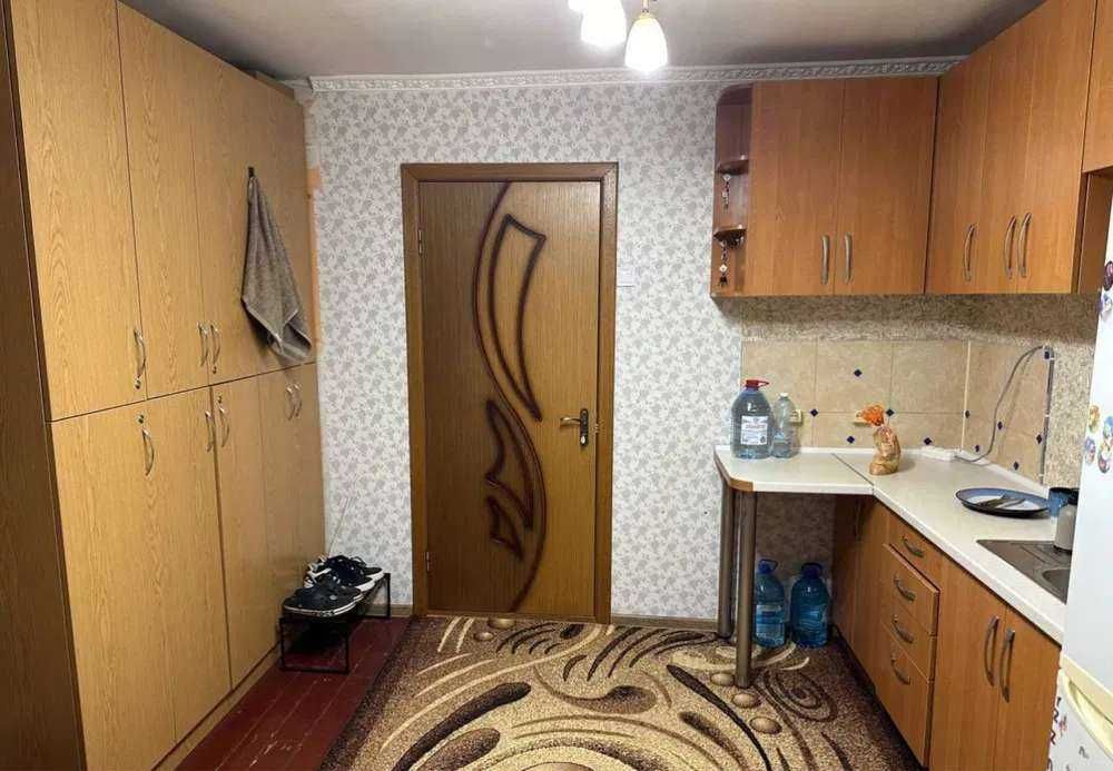 Здається кімната в гуртожитку м. Берестейська