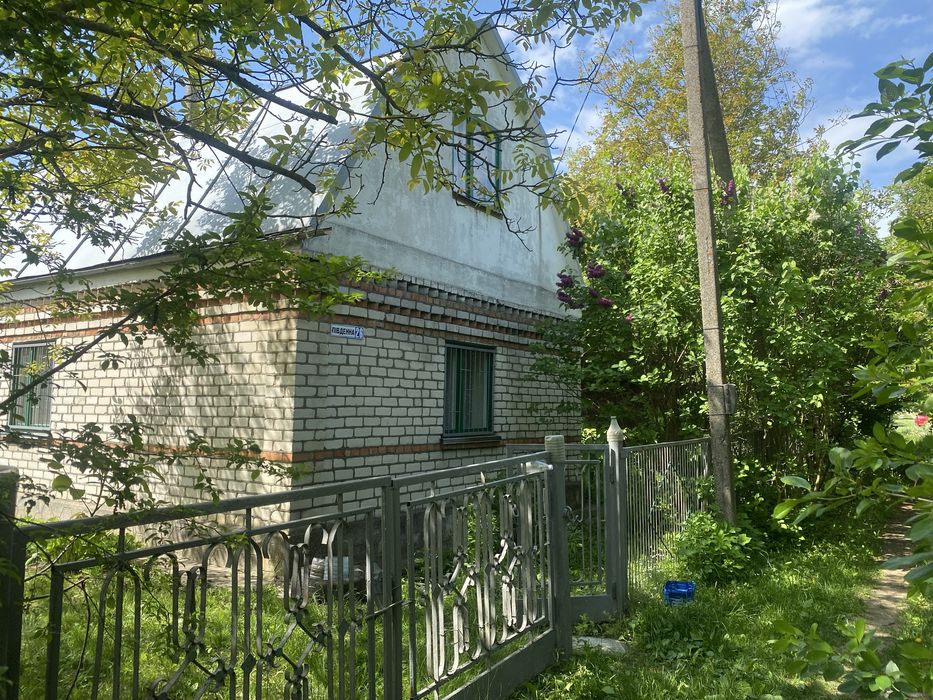 Продається гарний будинок .