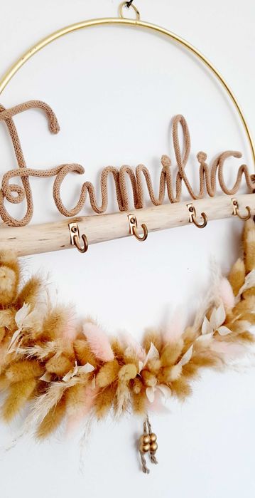 Circulo com flores secas