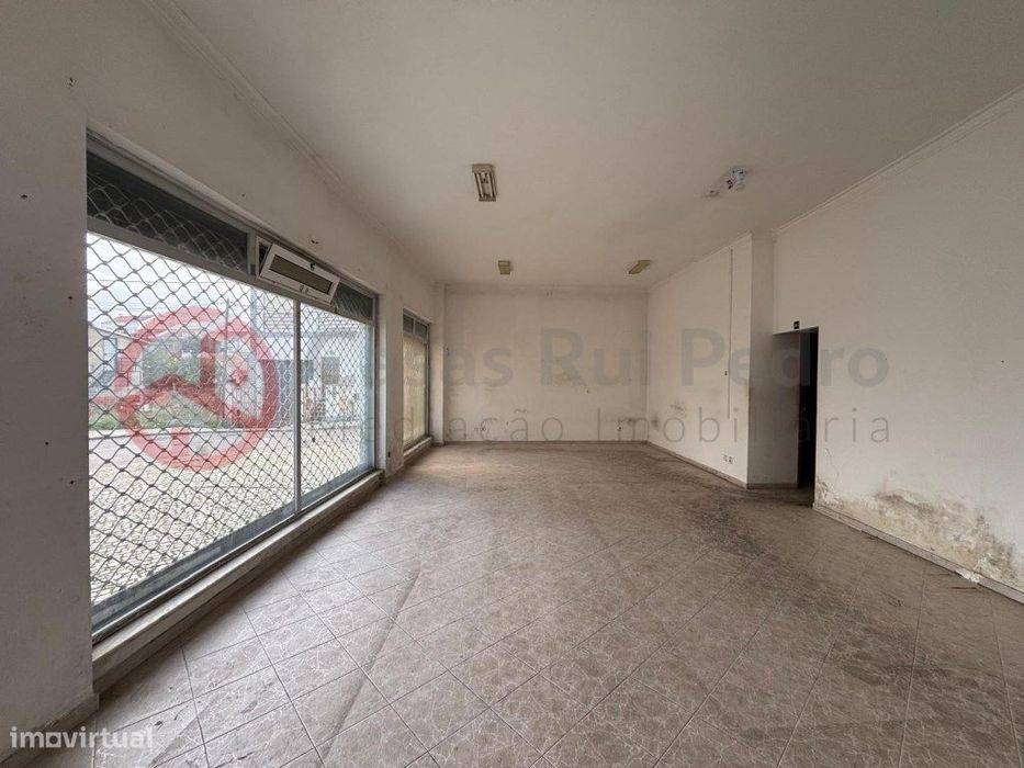 Loja em fase de aprovação para passagem a afetação de habitação, no...