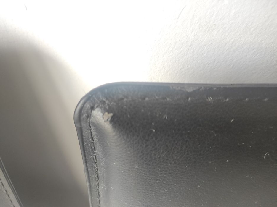 Cadeiras pretas conforama