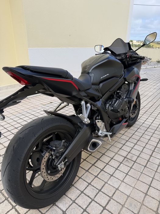 Honda CBR650R e-clutch 2024 (Garantia)