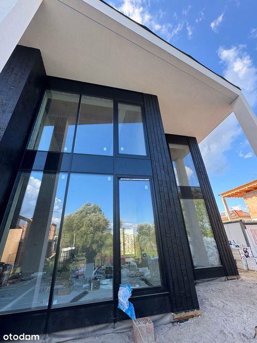 Nowoczesny, prestiżowy dom z widokiem na staw