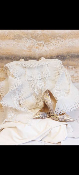 Przepiękne koronkowe body o wyjątkowym design w kolorze ecru