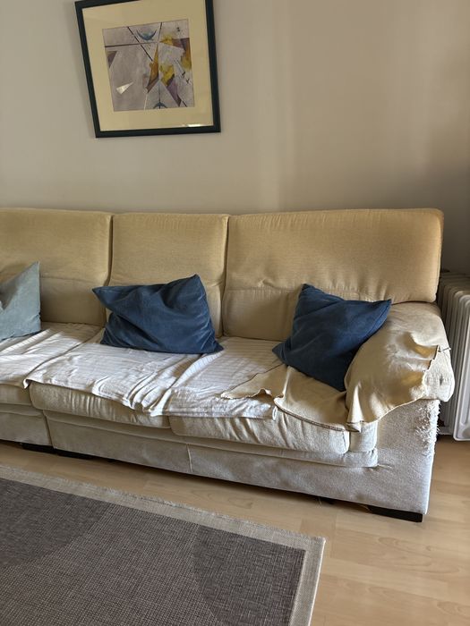 Sofa beje muito usado
