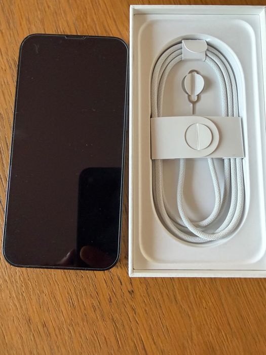 IPhone 17e novo. Comprado em março de 2026 em estado imaculado.