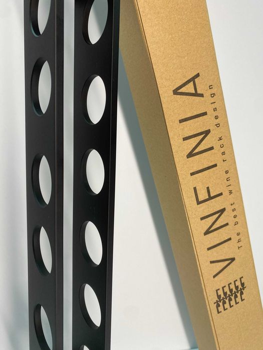 ÚLTIMAS UNIDADES! Garrafeira de  Parede em alumínio anodizado a preto.