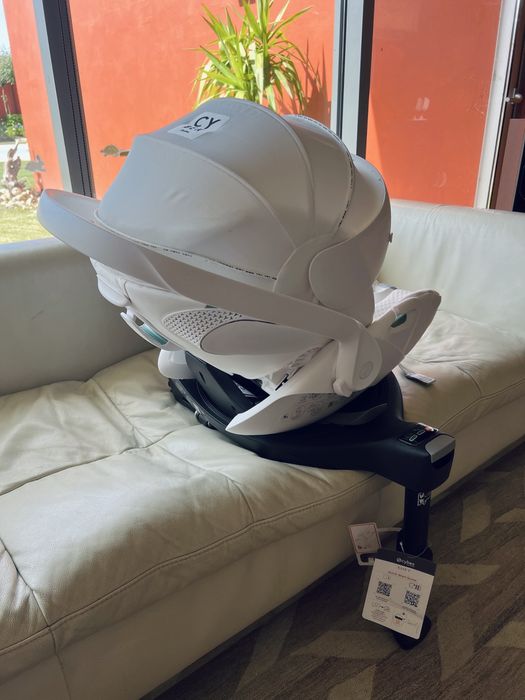 CYBEX Cloud T i-Size White + Base T ISOFIX – Like New