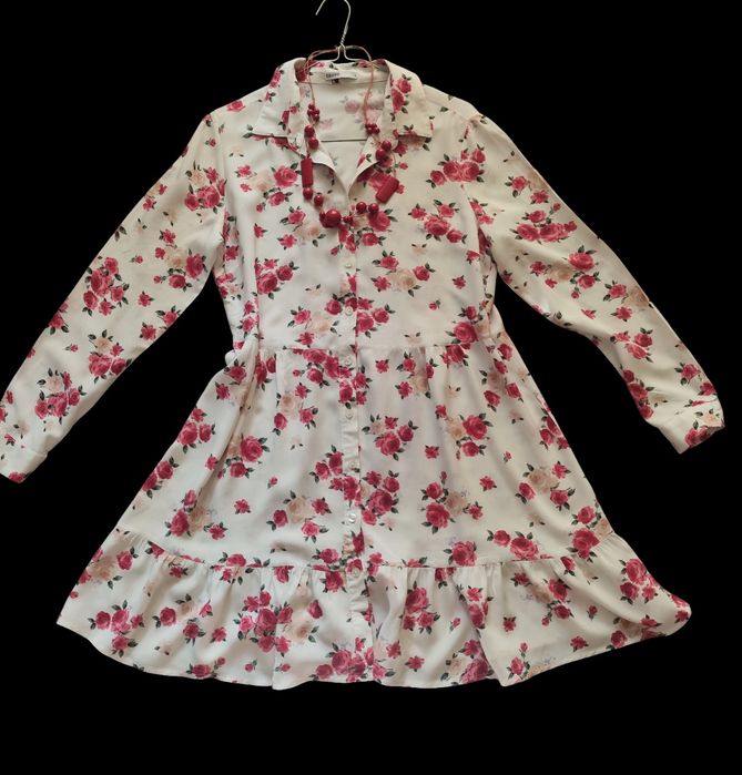 Letnia sukienka w róże CROPP