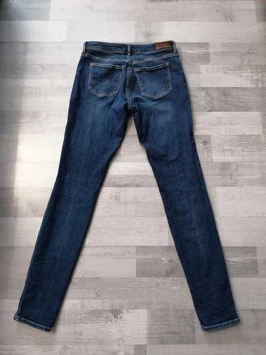 Spodnie wrangler jeansy rurki dżinsowe S rurki skinny z wysokim stanem
