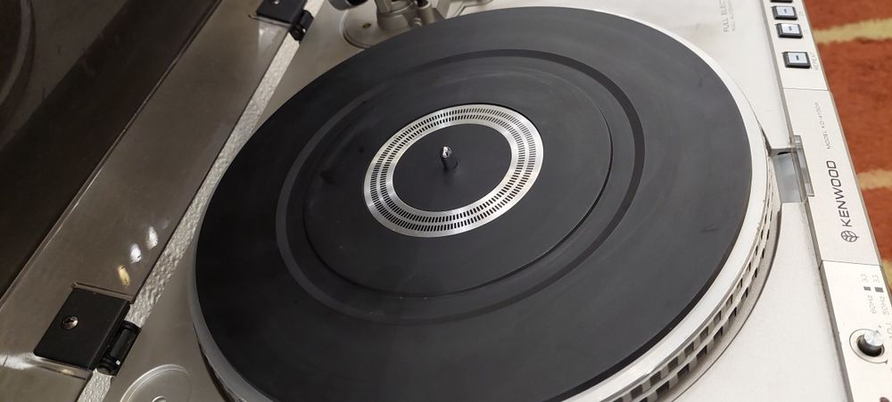 Продам виниловый проигрыватель Kenwood  kd 4100r  .