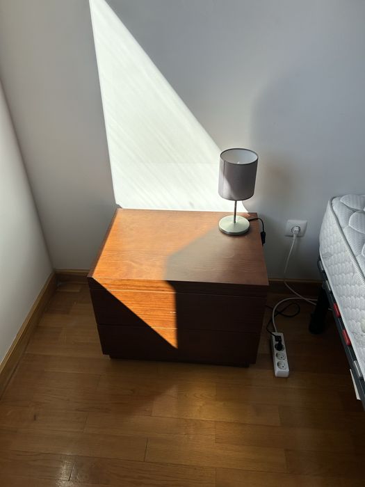Conjunto quarto com mesa de cabeceira consola e 2 estrados