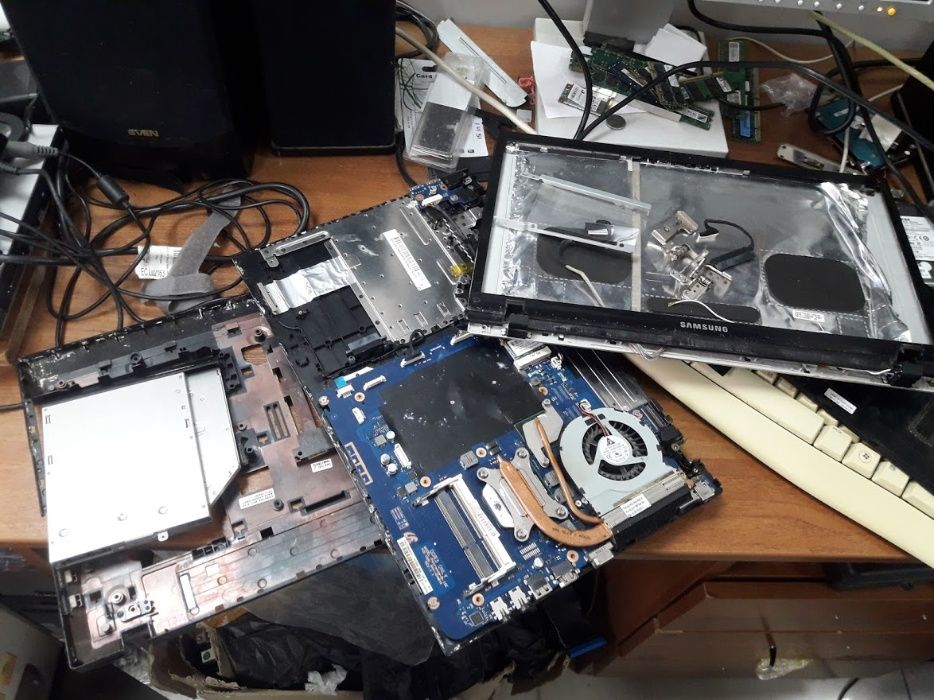 Ноутбук Samsung 305V5