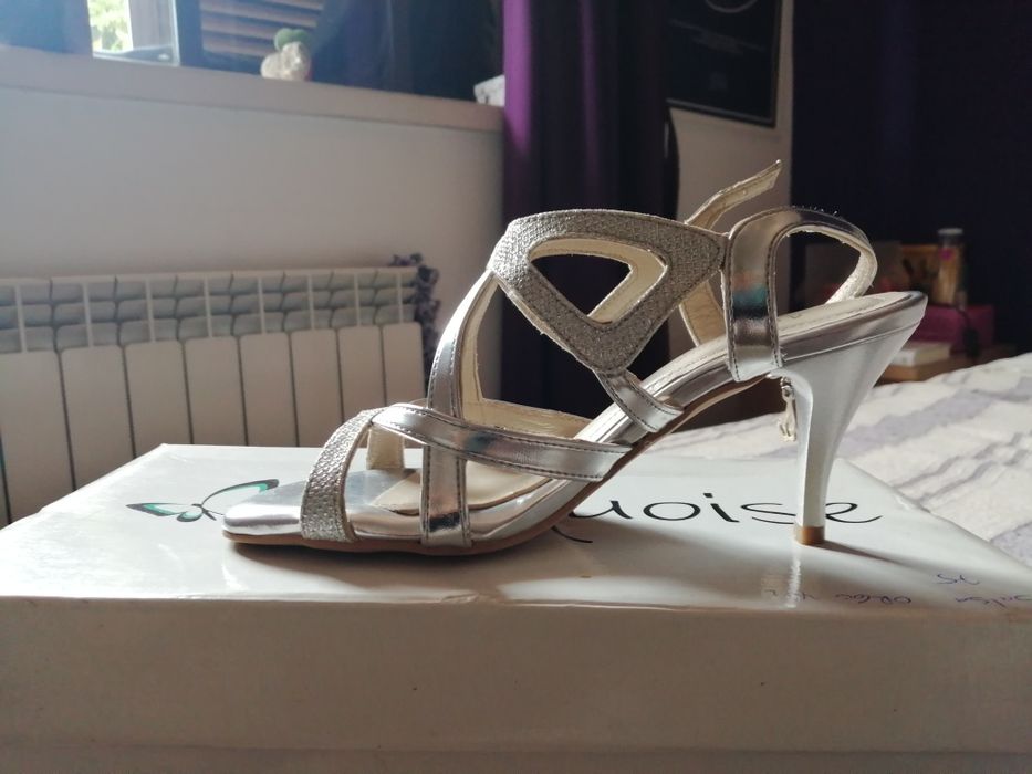 Sapatos de tango novos da Turquoise