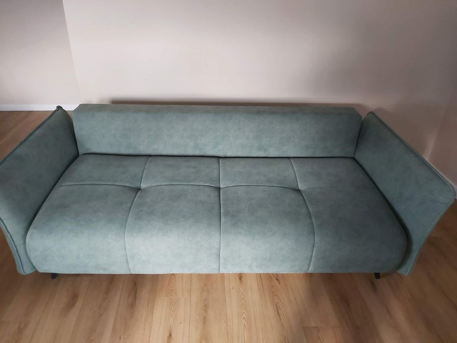 Sofa rozkładana z funkcją spania i pojemnikiem