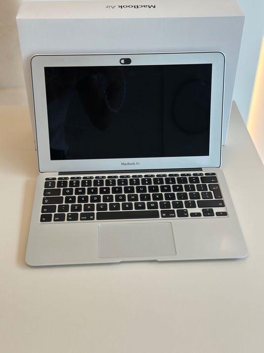 MacBook Air 11 cali MacOs laptop z pudełkiem i gratisami