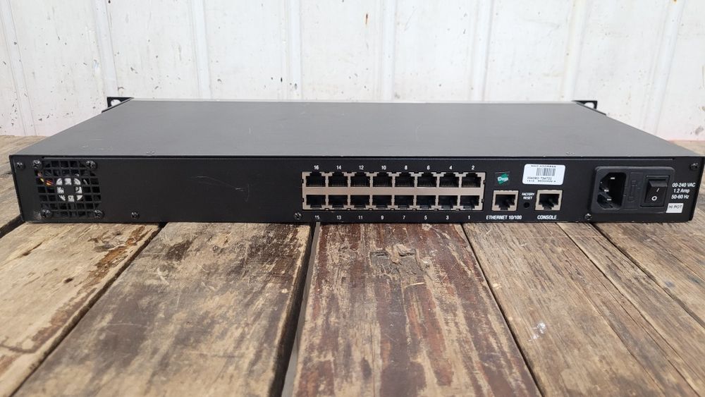 Консольный сервер Digi CM-16.