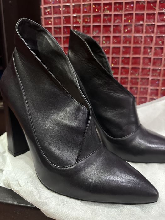 Ботільйони шкіряні 39 р
