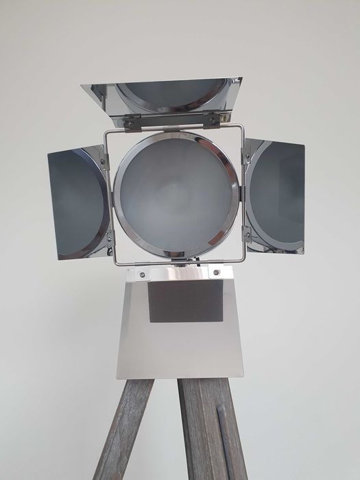 lampa podłogowa HOLLY typu reflektor