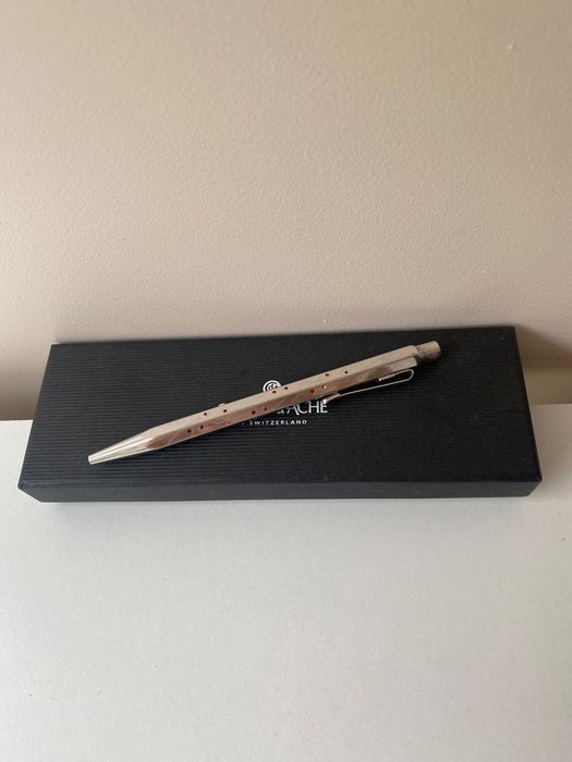 Продам швейцарську ручку Caran d'Ache