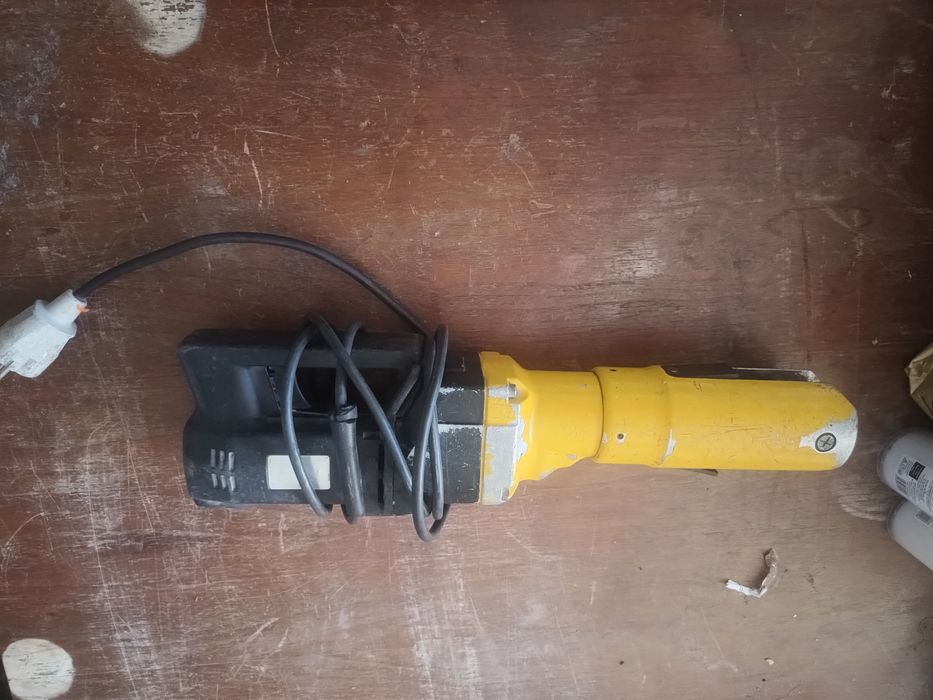 Zaciskarka do rur  rems