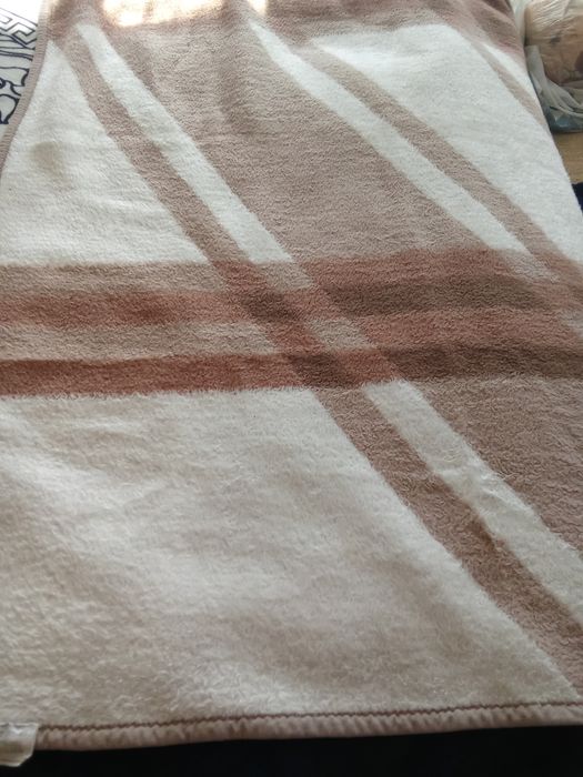 Пухова ковдра,постільна білизна