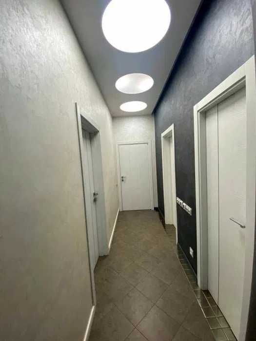 Голден Парк 3 кімнатна Зручний поверх