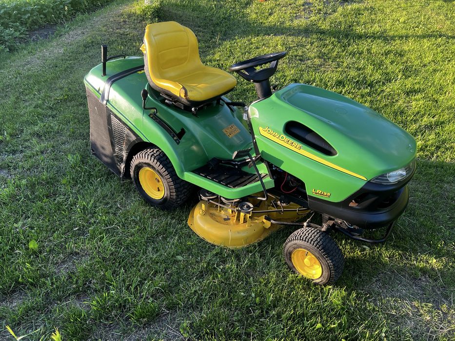 Traktorek John Deer LR135