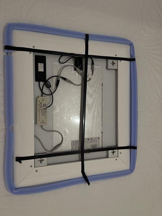 Espelho casa de banho BANHOAZIS,  iluminação Touch  como novo 70x80 cm