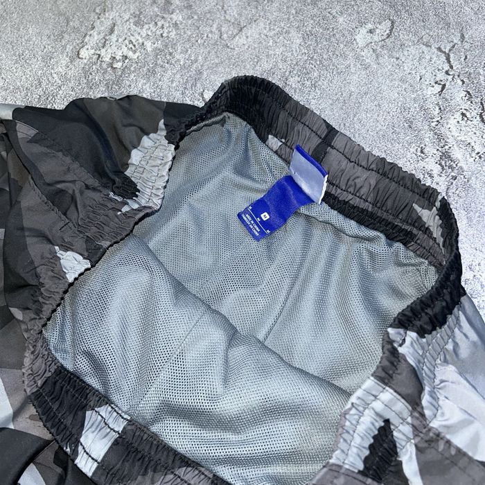 Спортивні шорти Nike M розмір оригінал новий стан , камуфляж