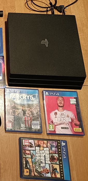 PlayStation 4 Pro 1 TB c/ comandos+jogos