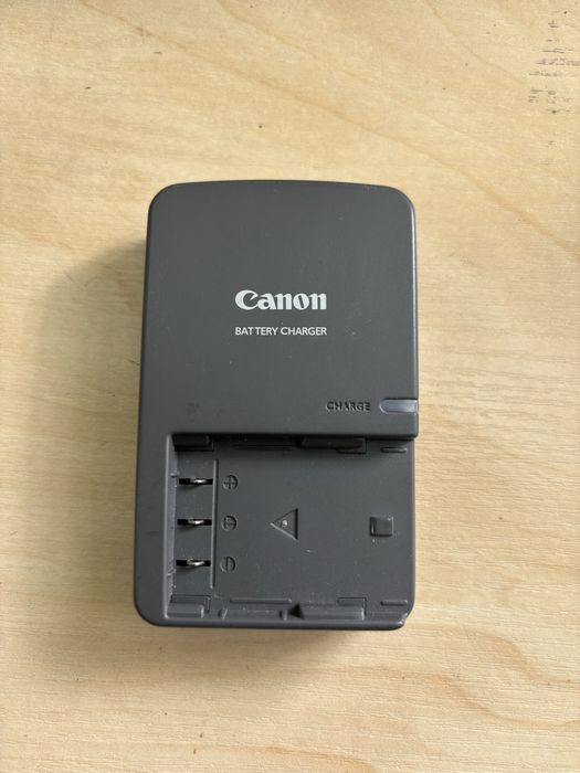 Зарядний пристрій  Canon