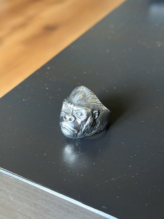 Anel prateado cara gorila