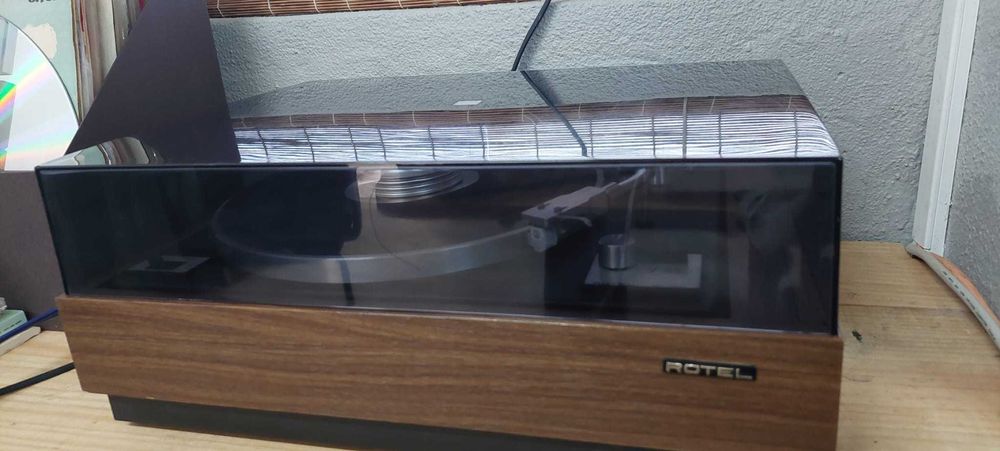 Gira-Discos Rotel RP-1000